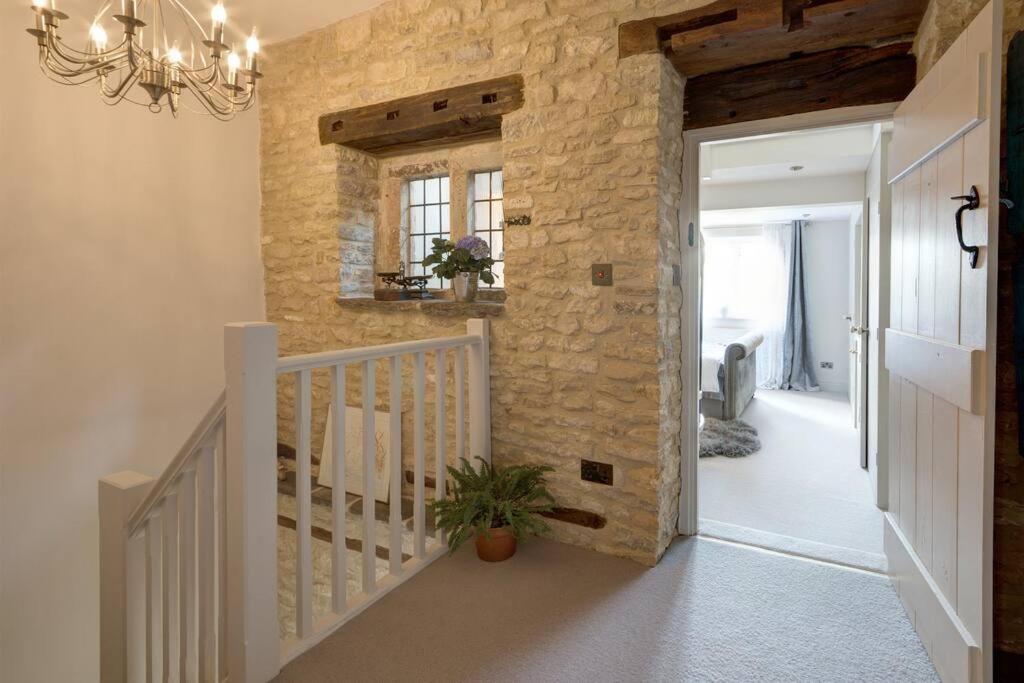 Historic Cotswold Chic Style For Uk Staycation 水上伯顿 外观 照片