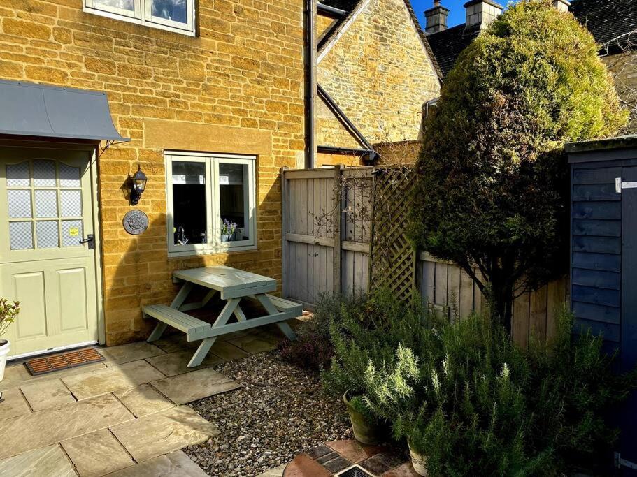 Historic Cotswold Chic Style For Uk Staycation 水上伯顿 外观 照片