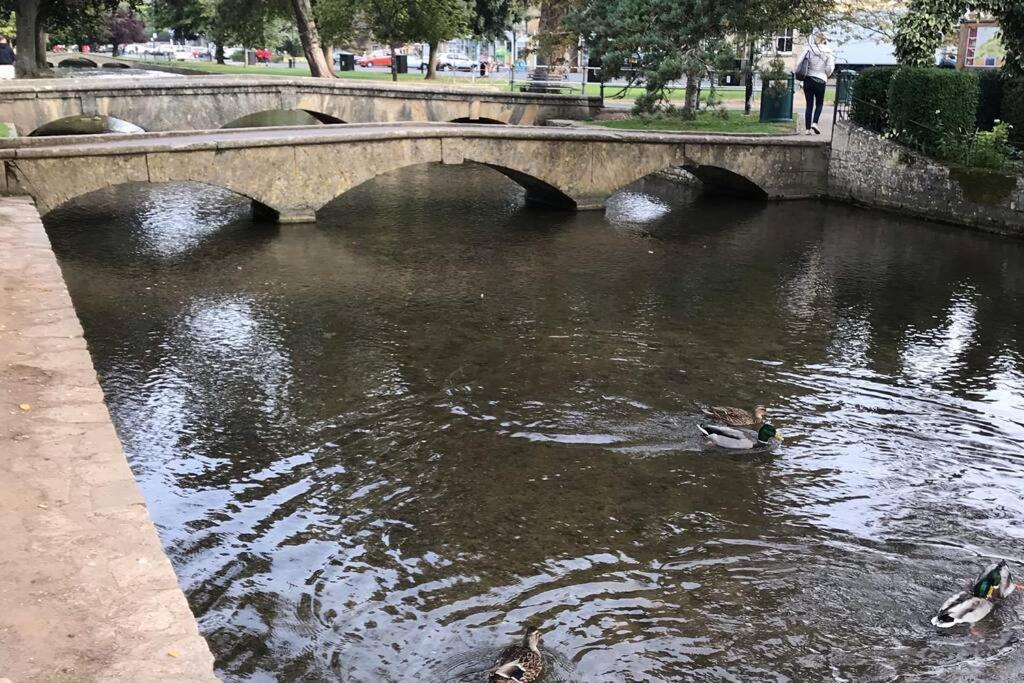 Historic Cotswold Chic Style For Uk Staycation 水上伯顿 外观 照片