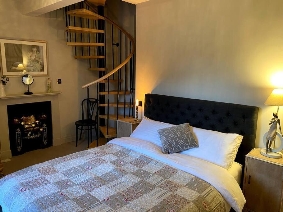Historic Cotswold Chic Style For Uk Staycation 水上伯顿 外观 照片