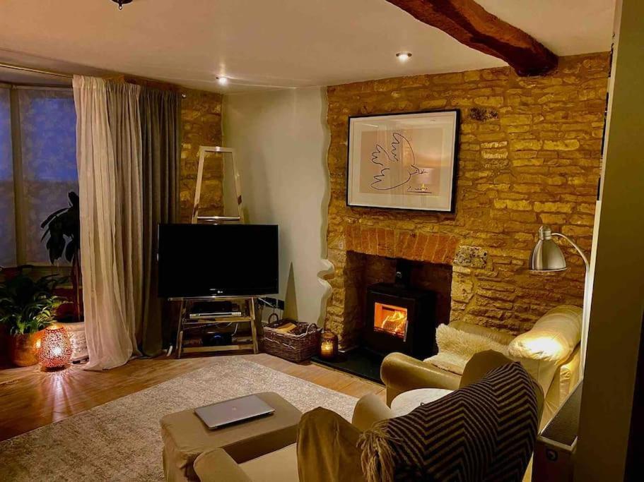 Historic Cotswold Chic Style For Uk Staycation 水上伯顿 外观 照片