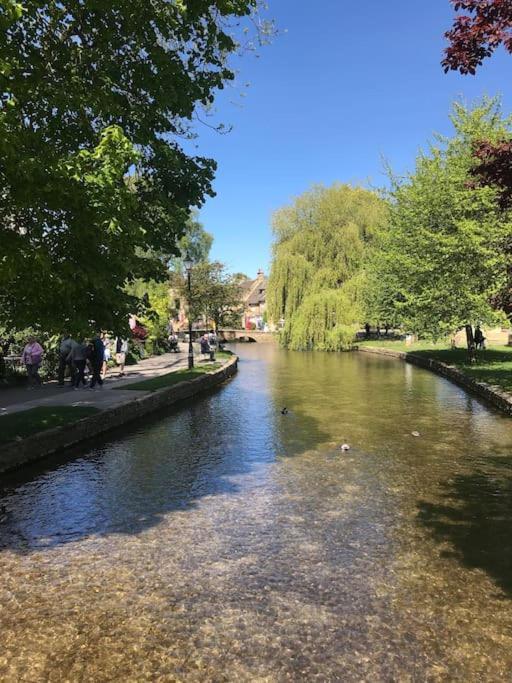 Historic Cotswold Chic Style For Uk Staycation 水上伯顿 外观 照片